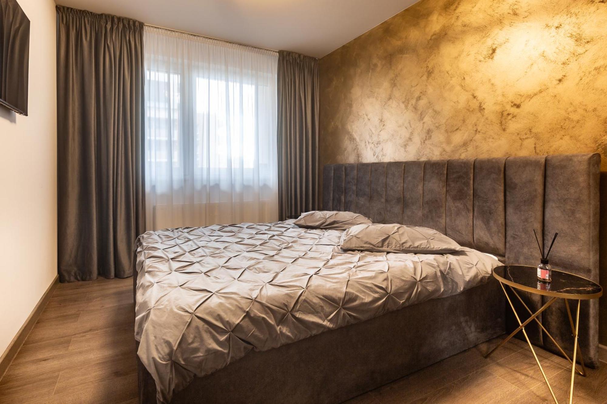 Carpatilor Apart Hotel Брашов Екстер'єр фото