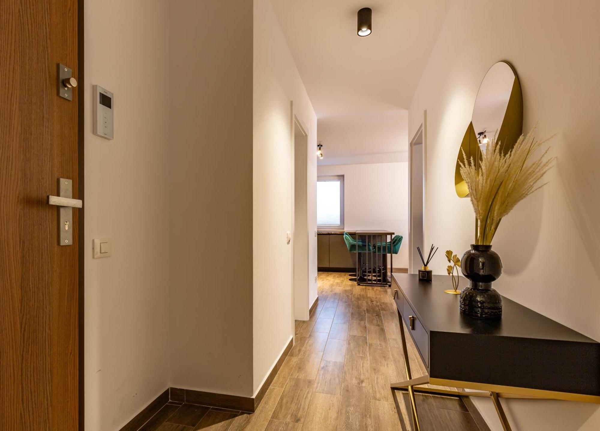 Carpatilor Apart Hotel Брашов Екстер'єр фото